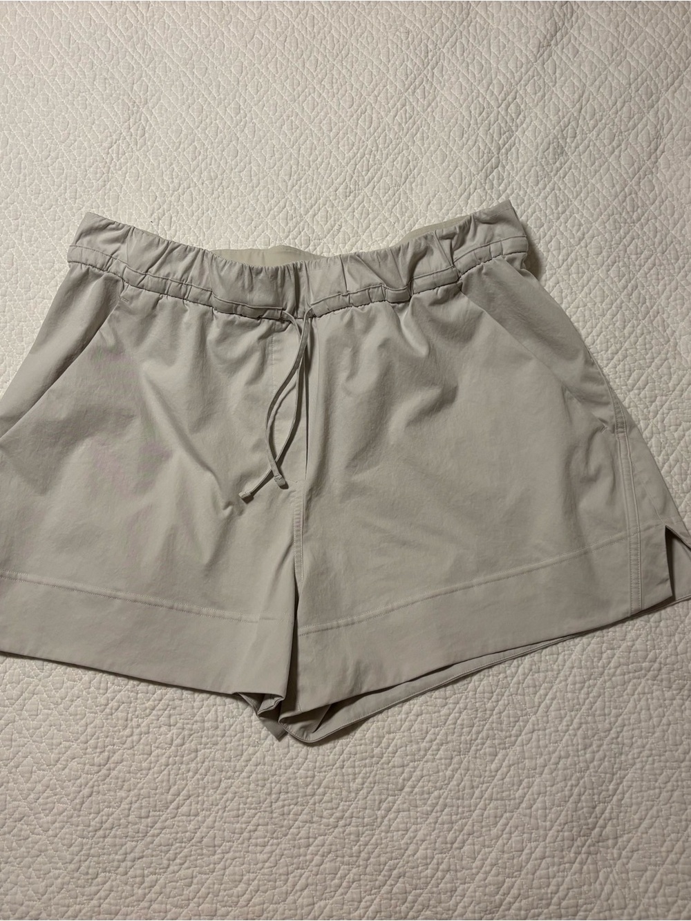 lululemon Cinchable Waist High Rise Woven Shorts 3.5” in Bone